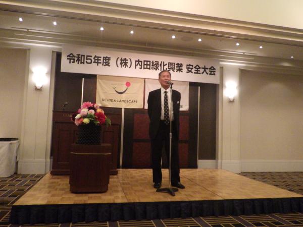 続いて懇親会がスタート。<br>社長の殿井正仁によるあいさつ<br>
