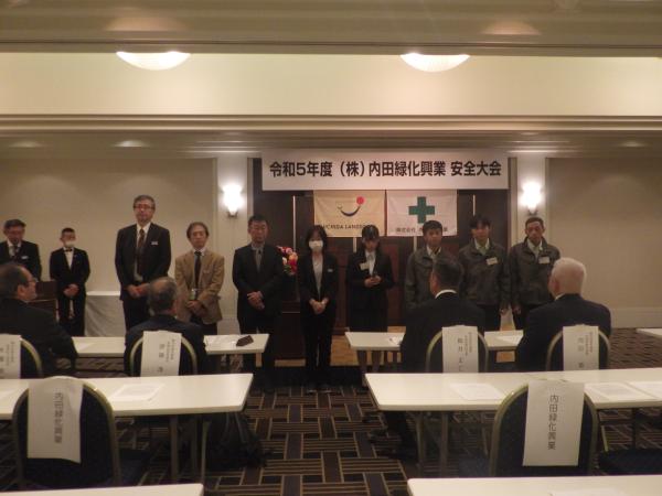 新入社員紹介<br>外国人研修実習生3名を含む８名の紹介も<br>