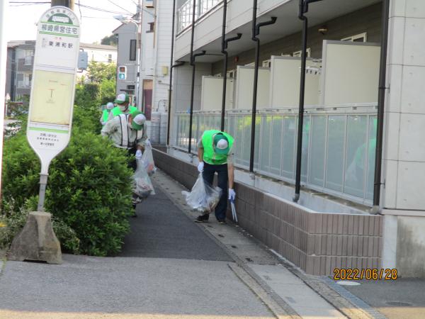 バス停など人が集まりやすい場所には吸い殻がたくさん<br>